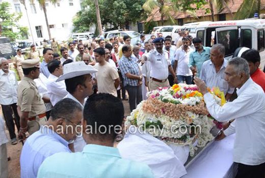 Retired DySP B J Bhandary death: Hundreds bid tearful aideu 1